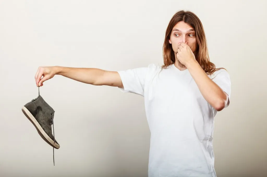 Come togliere il cattivo odore dalle scarpe: i rimedi naturali e facili