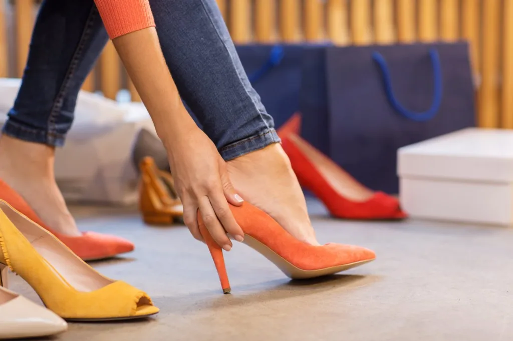 Allargare le scarpe con il tacco per renderle comode? Si può, ecco come fare