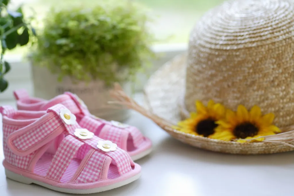 Scarpe aperte per bambini: come scegliere la scarpa estiva giusta