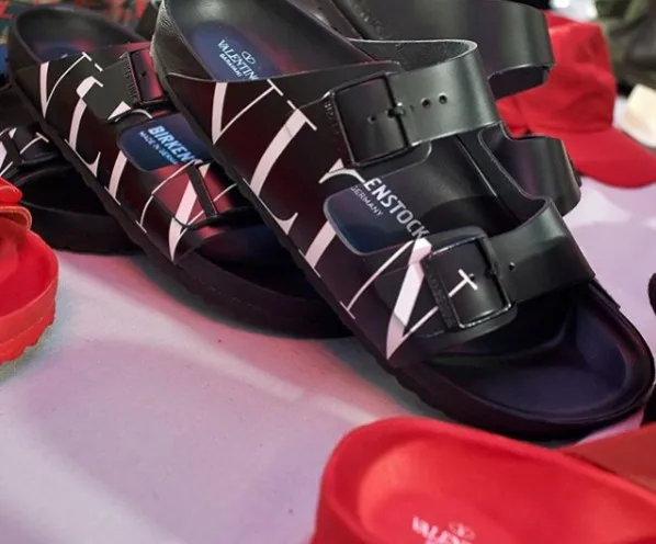 Birkenstock secondo Valentino: i sandali Arizona diventano eleganti