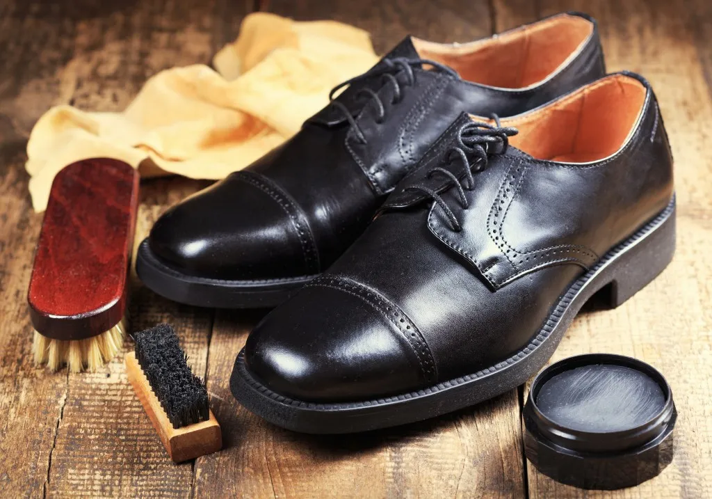 Come smacchiare la pelle delle scarpe