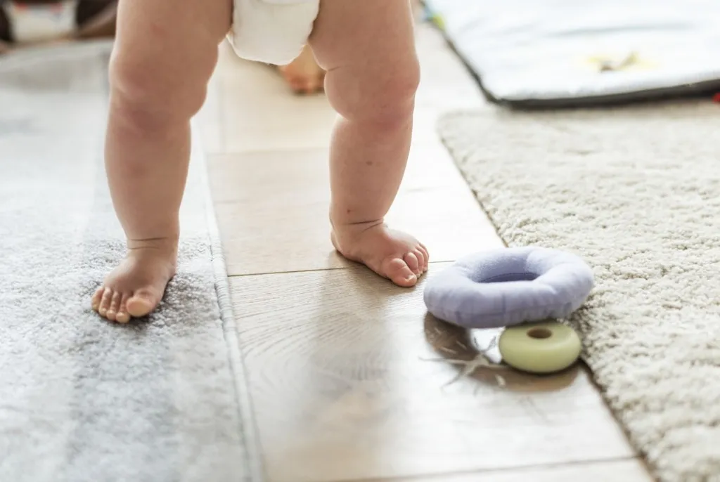 Quali scarpe usare per i primi passi? Ecco le caratteristiche più importanti